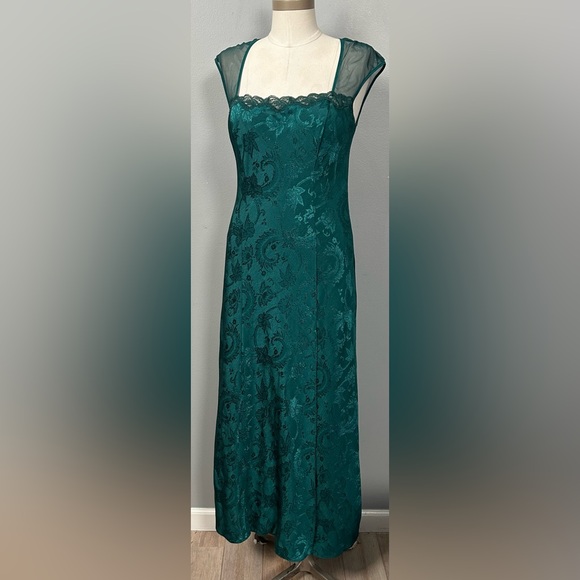 Victoria’s Secret Gold Label Green Jacquard Satin Floral Night Slip size M VTG